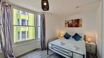 4 bedrooms, desk, iron/ironing board, WiFi