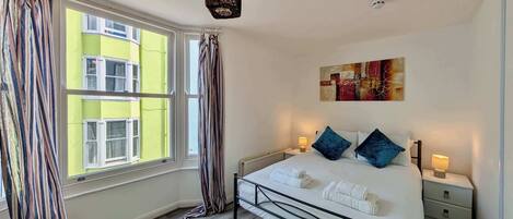 4 bedrooms, desk, iron/ironing board, WiFi