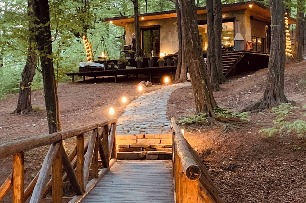 Luxury Lake House & Glamping