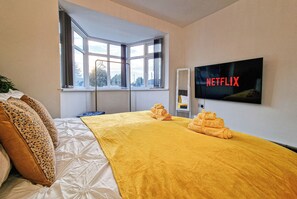 3 habitaciones, tabla de planchar con plancha, wifi y ropa de cama