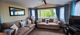Cariad Bach 64 Dinas Cross