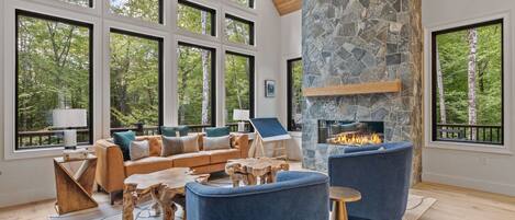 Smart TV, chimenea, videojuegos, oficina