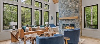 NEW!! â· Walk to South Peak | đ 5BR Chalet | đ Hot Tub | đïž Gym | đŸ Pets Ok!