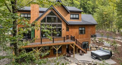 NEW!! ⛷ Walk to South Peak | 🛏 5BR Chalet | 🛁 Hot Tub | 🏋️ Gym | 🐾 Pets Ok!