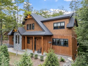 Exterior - Loon Mountain Luxury Chalet Walk to South Peak Hot Tub Gym Pet Friendly Sleeps 14+ (New Hampshire)