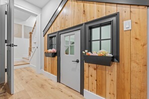 المنشأة من الداخل