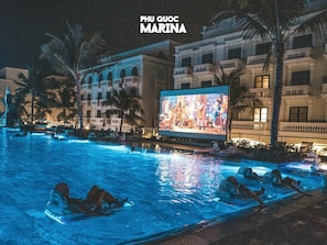 3 outdoor pools, open 7:00 AM to 7:00 PM, pool umbrellas, pool loungers
