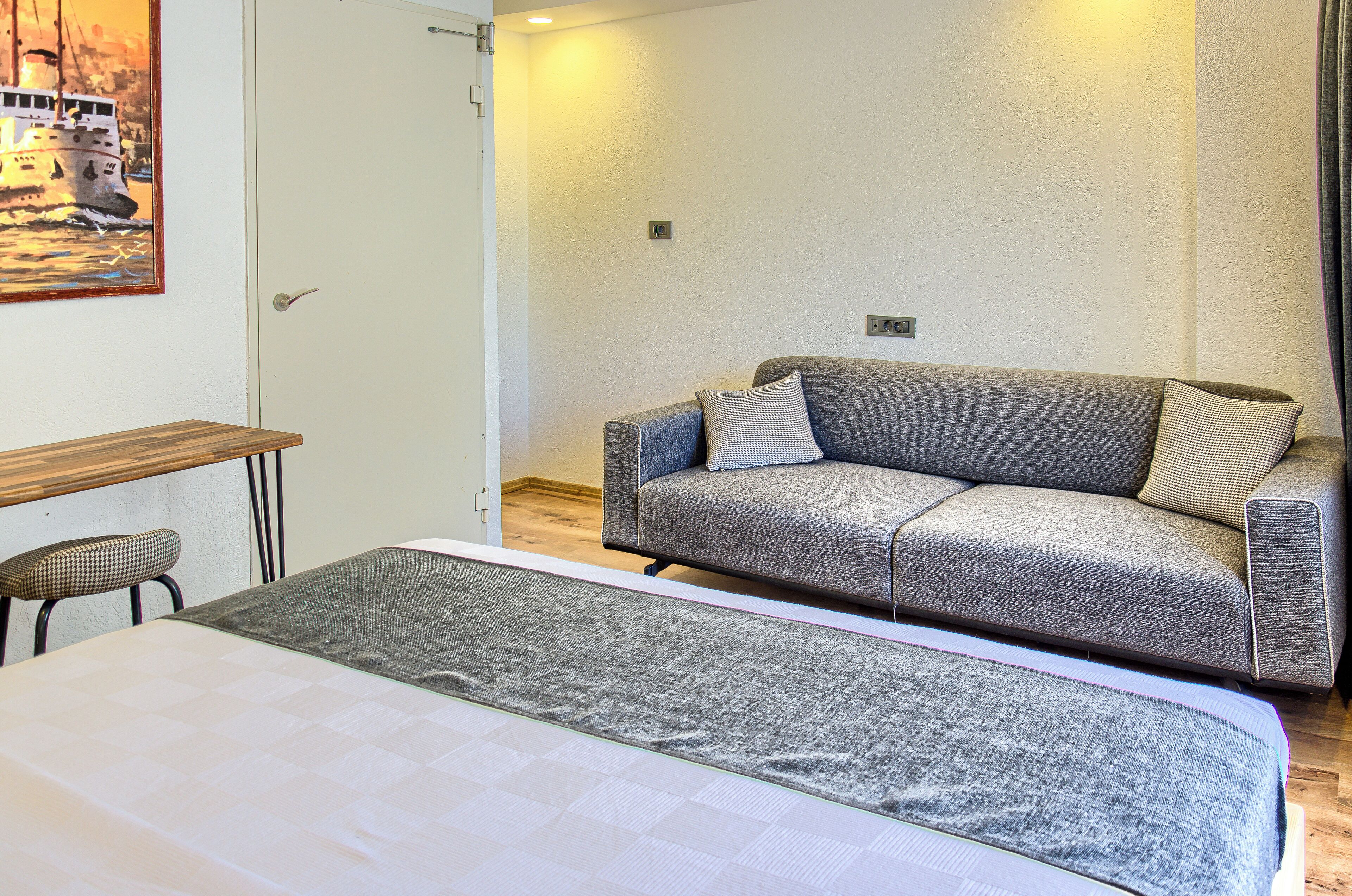 舒适双人房 | 办公桌、笔记本电脑工作区、免费 WiFi