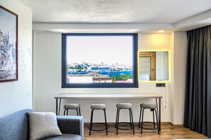 Habitación doble Deluxe, vista al mar | Escritorio, espacio para trabajar con laptop y wifi gratis