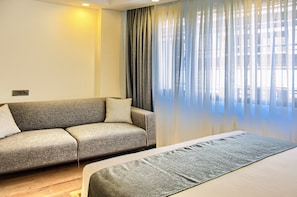 Habitación doble Confort | Escritorio, espacio para trabajar con laptop y wifi gratis