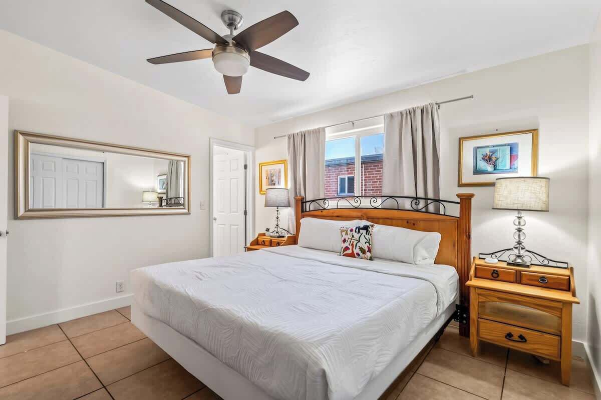 2 habitaciones, tabla de planchar con plancha, cuna de viaje y wifi 
