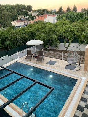 Indoor pool - Stylish Villa with Private Pool, Garden & Jacuzzi – Near Beach (Antalya)