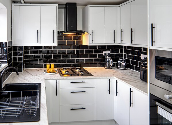 Private kitchen - DenDuplex - Free Parking (Long Lawford)