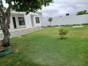 Property grounds - Ntsudinis 2 (Marracuene)