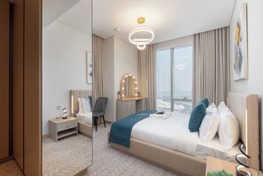 Apartamento clásico, 2 habitaciones, no fumadores, vistas a la ciudad | Escritorio y espacio para trabajar con un portátil