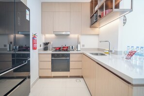 Apartment, 2 Bedrooms, City View | Private kitchen