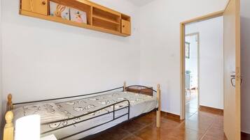 3 slaapkamers, een strijkplank/strijkijzer, wifi, beddengoed