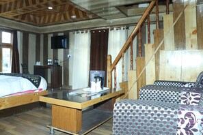 Family Quadruple Room | Free WiFi - The White Castle (Kalpa)