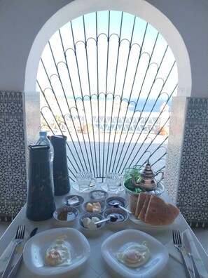 Free daily full breakfast  - Centre Socio-culturel Dr Masmoudi (Belyounech)
