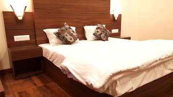 Kamar Deluks | Meja kerja, ruang kerja ramah laptop, dan Wi-Fi gratis