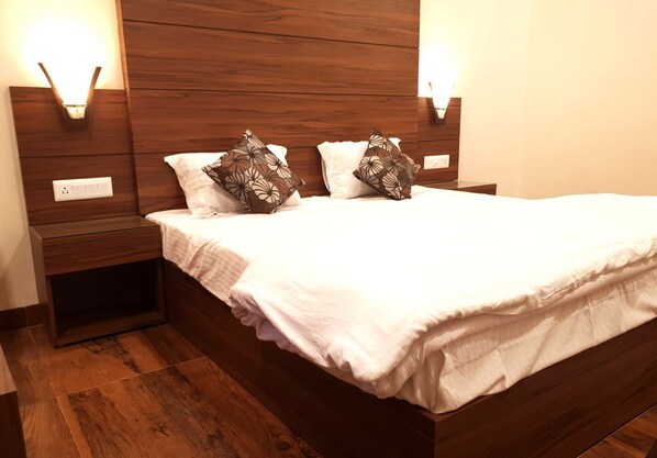 Deluxe Room | Desk, laptop workspace, free WiFi
