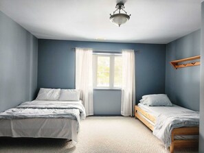 4 soverom, skrivebord, strykejern/-brett og wi-fi