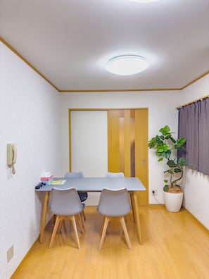Desk, laptop workspace, free WiFi