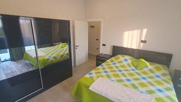 2 bedrooms, iron/ironing board, WiFi, bed sheets