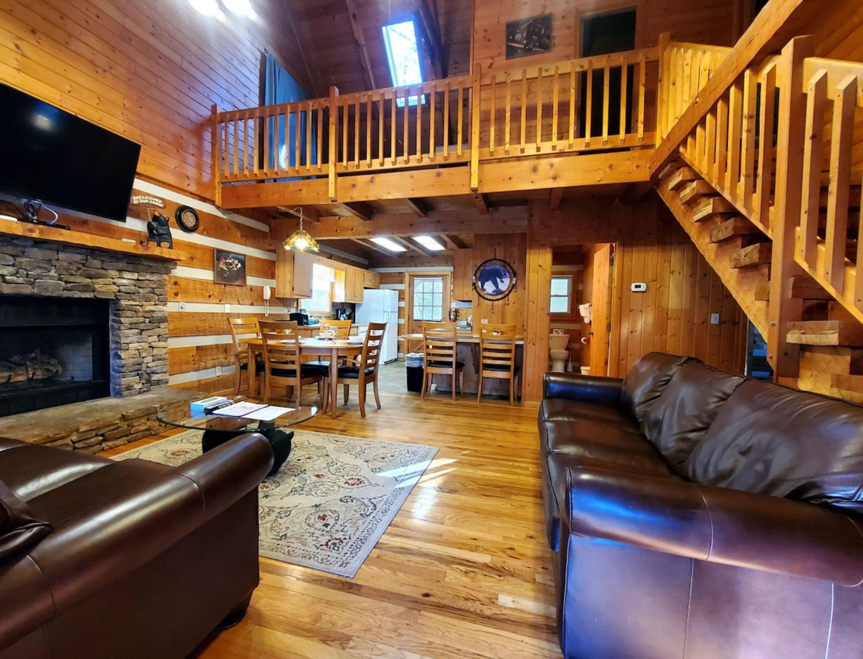 Signature Cabin, 3 Bedrooms, Non Smoking, Patio | Living room | 40-inch Smart TV with cable channels, fireplace, books