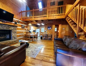 Signature Cabin, 3 Bedrooms, Non Smoking, Patio | Living room