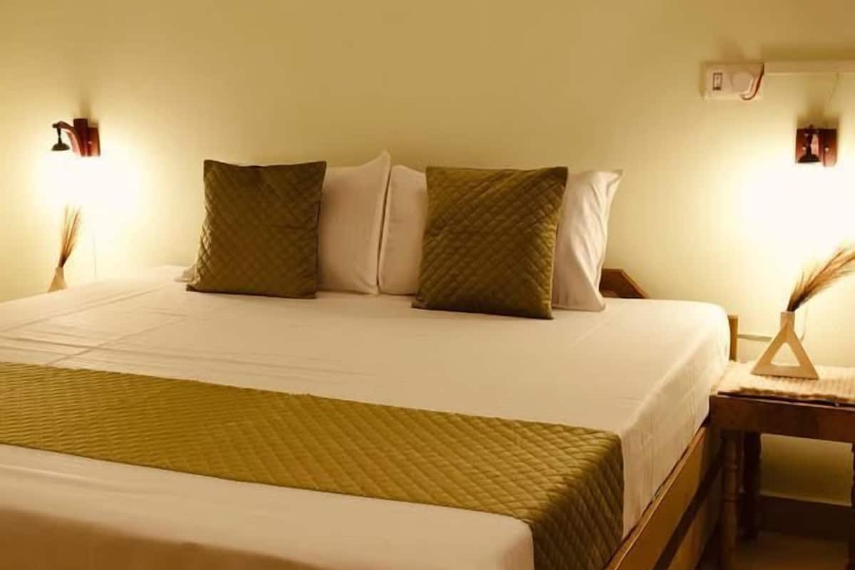 Double Room | Free WiFi, bed sheets