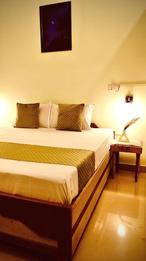 Double Room | Free WiFi, bed sheets