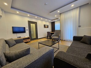 3 عدّة غرف نوم وخدمة الإنترنت