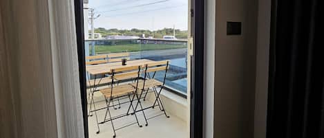 شقة | 3 عدّة غرف نوم وخدمة الإنترنت