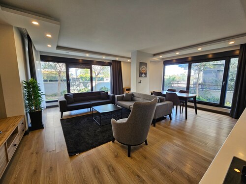 Professionally Maintained Spacious New Suites 2-2