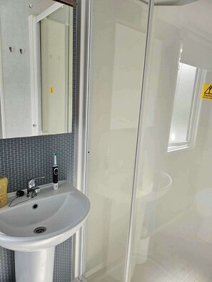 Shower, towels