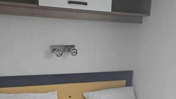 3 bedrooms, bed sheets