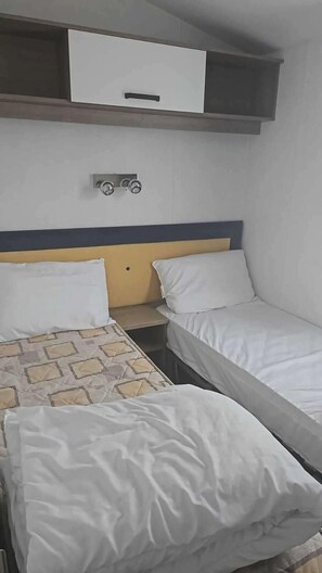 3 habitaciones y ropa de cama