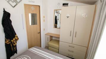 3 kamar tidur, setrika/meja setrika, Wi-Fi gratis, dan seprai linen