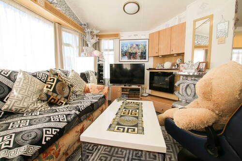 Caravan Beach Park - Sleeps 8, Parking & Pool