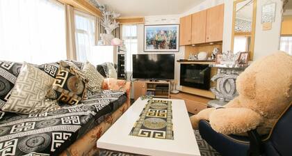 Caravan Beach Park - Sleeps 8, Parking & Pool