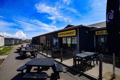 New Beach Caravan Park Sleeps 8 Parking & Pool