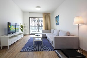 Apartment, Balcony, City View | Living area