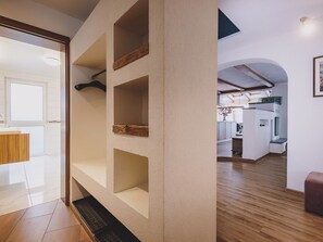 Family Apartment, 3 Bedrooms, Pets Allowed, Mountain View | Living area | 50-inch flat-screen TV with cable channels, foosball