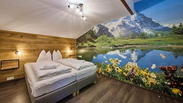 Classic-Apartment, 2 Schlafzimmer, Balkon, Bergblick | Babybetten, kostenloses WLAN, Bettwäsche