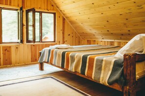 Bungalow, River View | Free WiFi