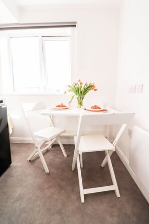 Apartment | 2 bedrooms - Spacious and Comfortable 2-bed Flat (Southampton)