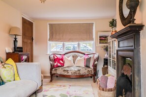 House | 2 bedrooms - Charming Period Cottage With Free Wifi (Witham)