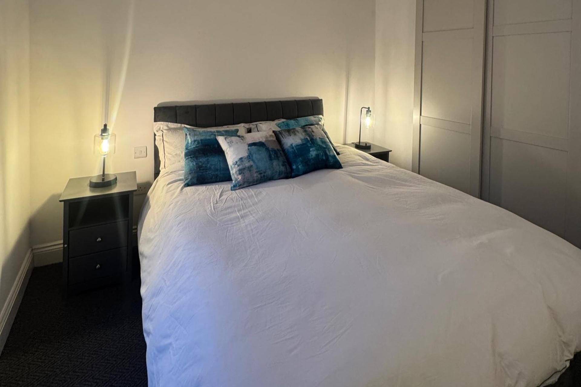 1 chambre, fer et planche à repasser, Wi-Fi gratuit, draps fournis