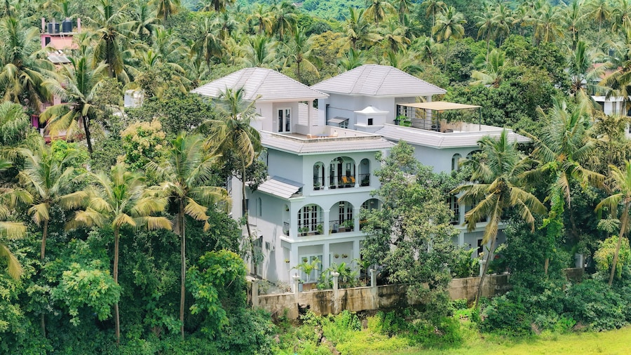 Esh Cottages Birch | Hillside 4-BHK Hideaway With Lush Garden, Common Pool, & Gaming Zone